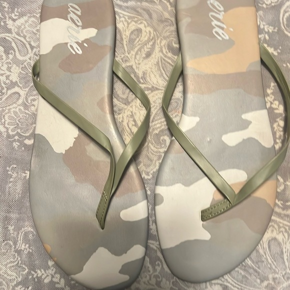 aerie Shoes - Aerie flip flops size 8